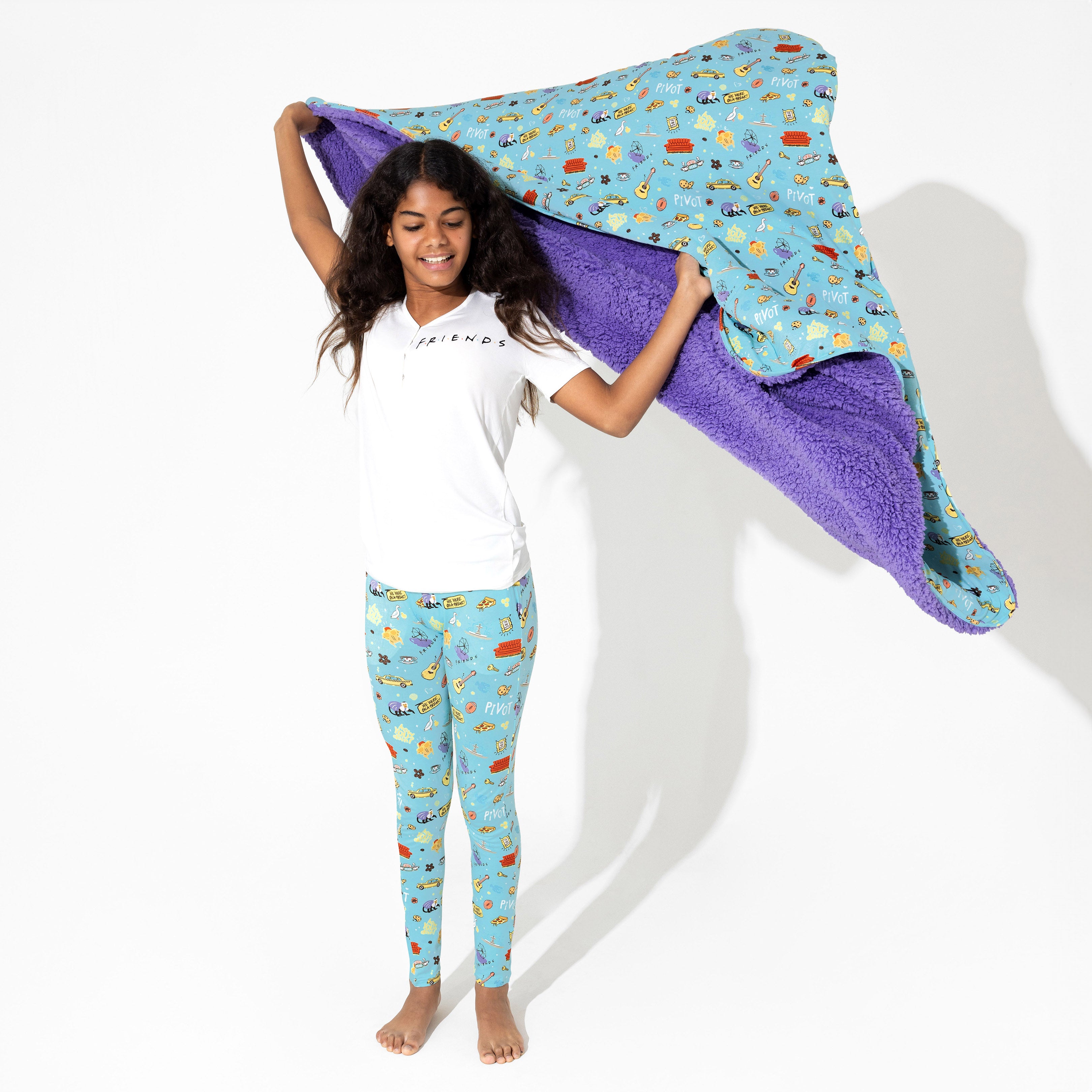 Central Perk FRIENDS Bamboo Sherpa Blanket: Cozy & Iconic Comfort