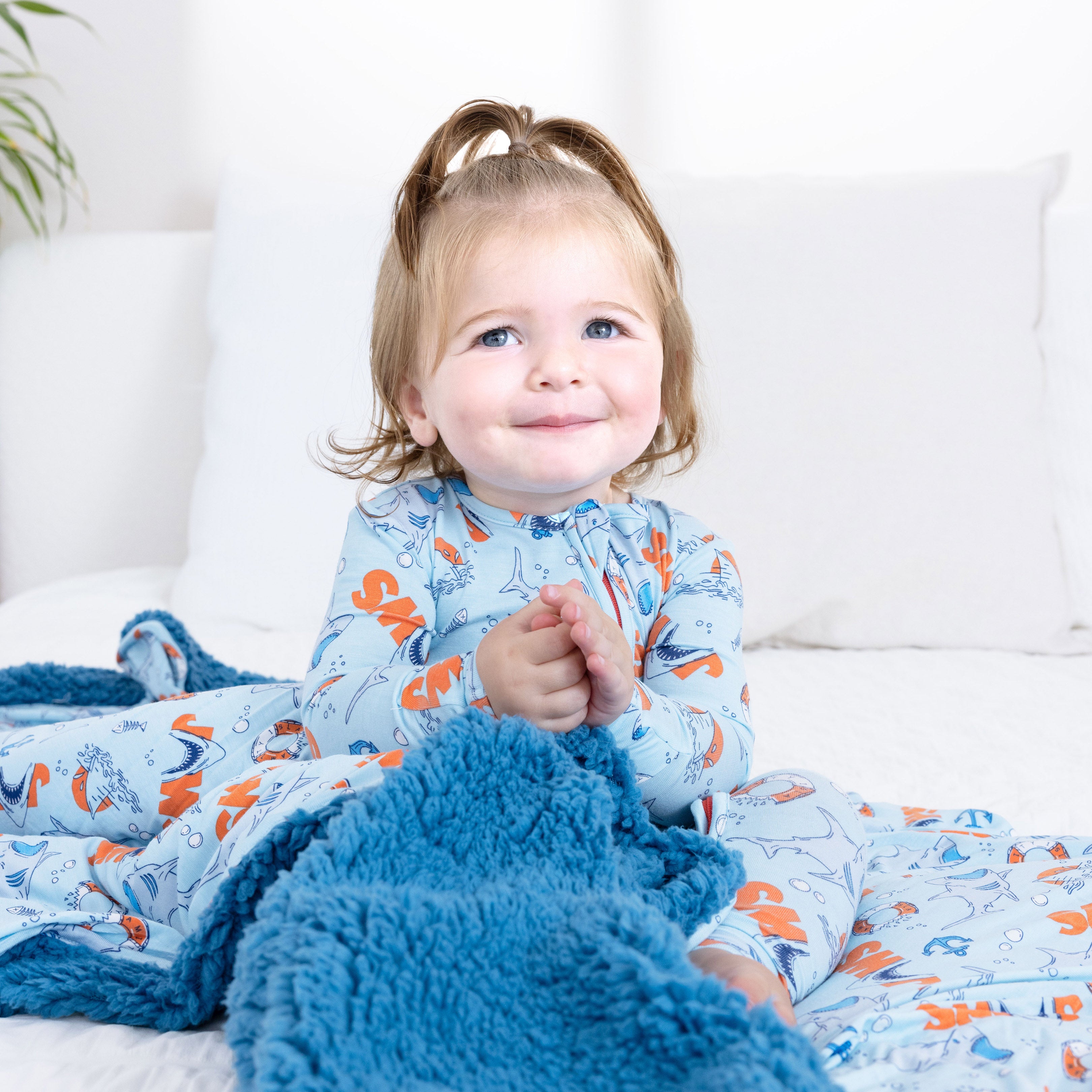 JAWS Bamboo Sherpa Blanket – Soft, Reversible & Eco-Friendly Cozy