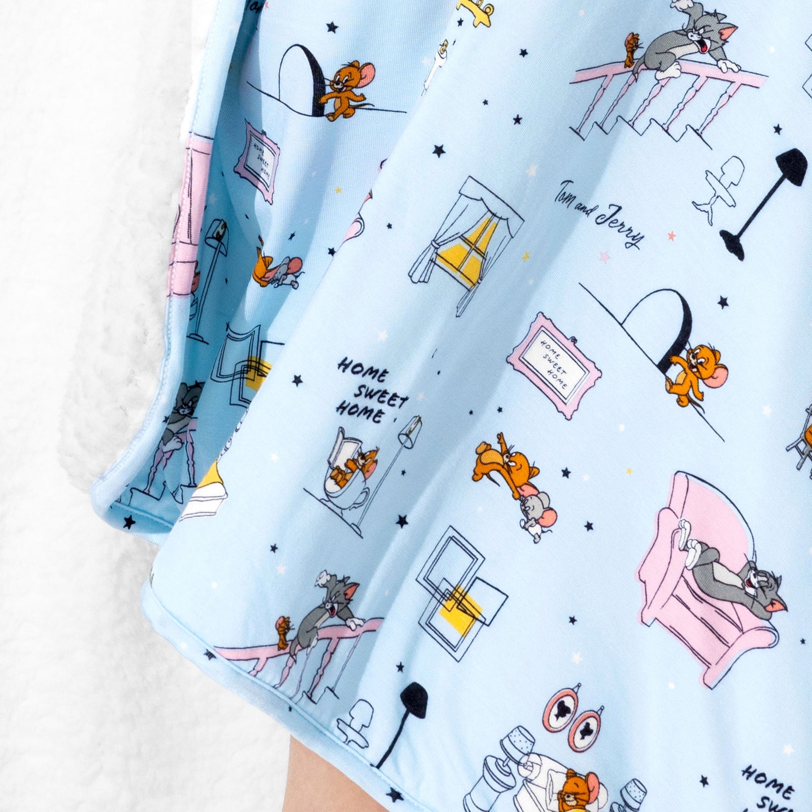 Tom & Jerry: Home Sweet Home Bamboo Sherpa Blanket