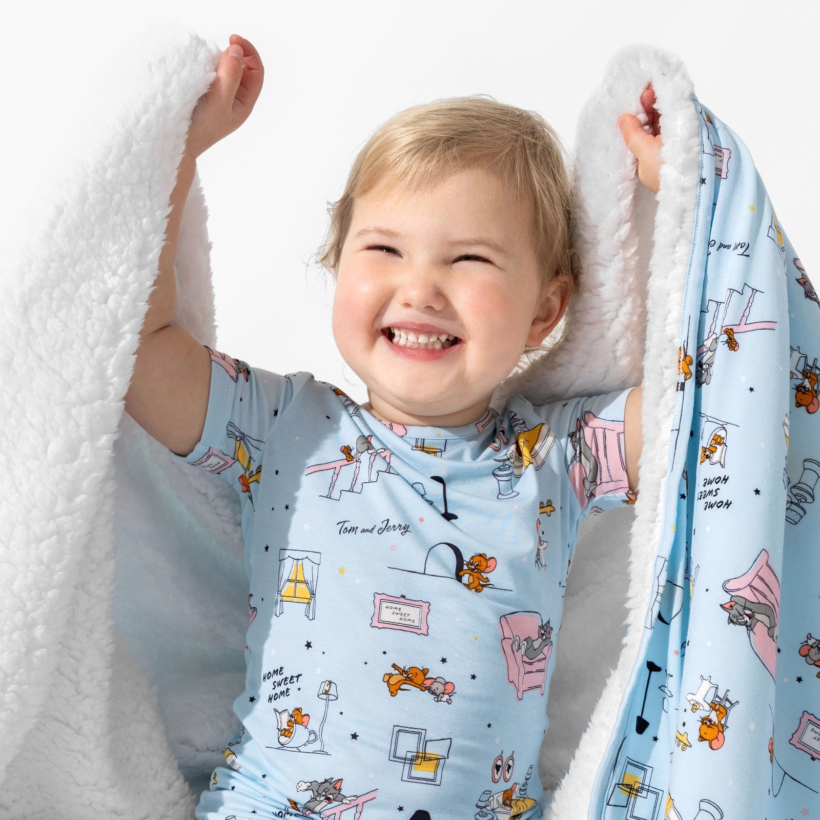 Tom & Jerry: Home Sweet Home Bamboo Sherpa Blanket