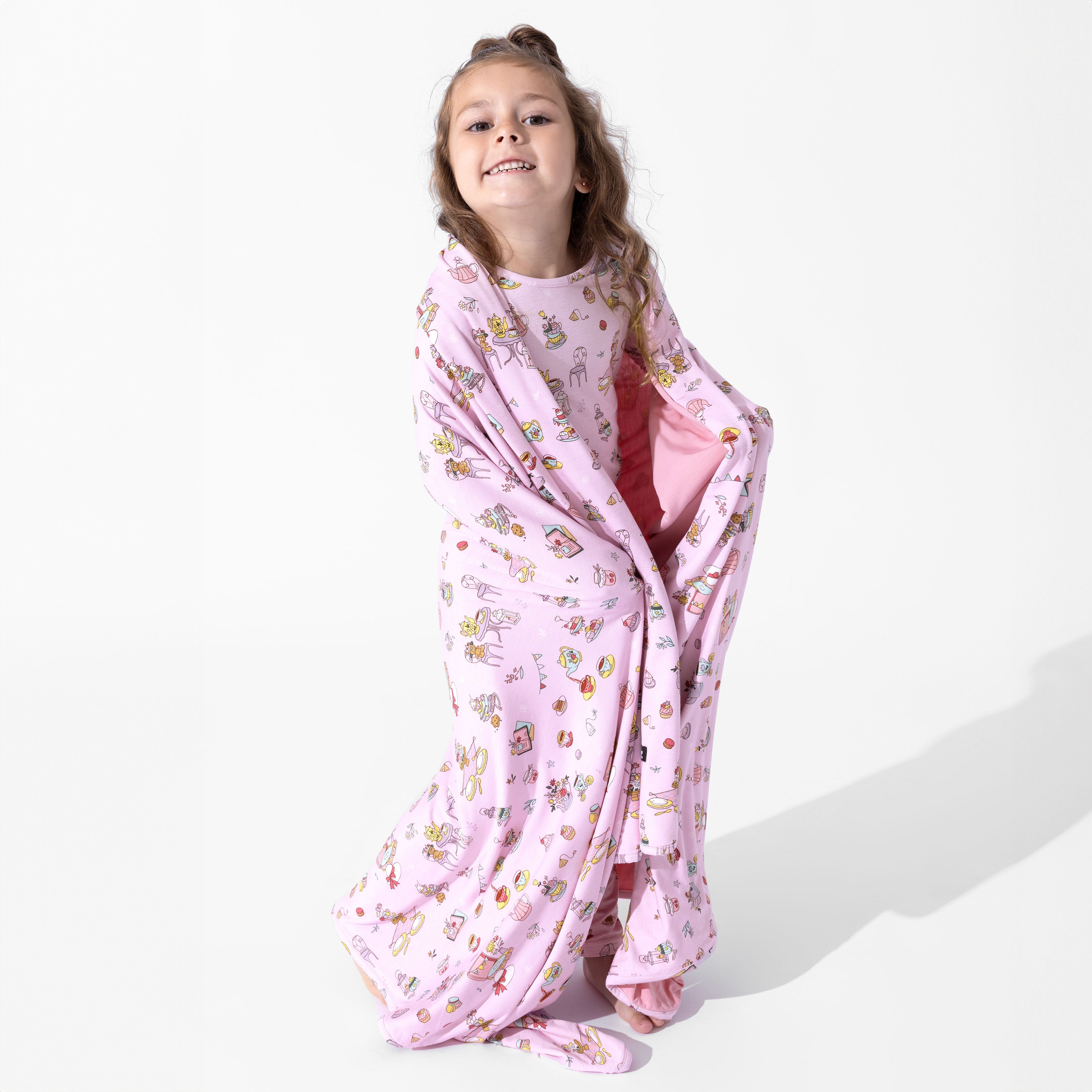 Tea Party Bamboo Blanket – Cozy, Reversible Softness for Sweet