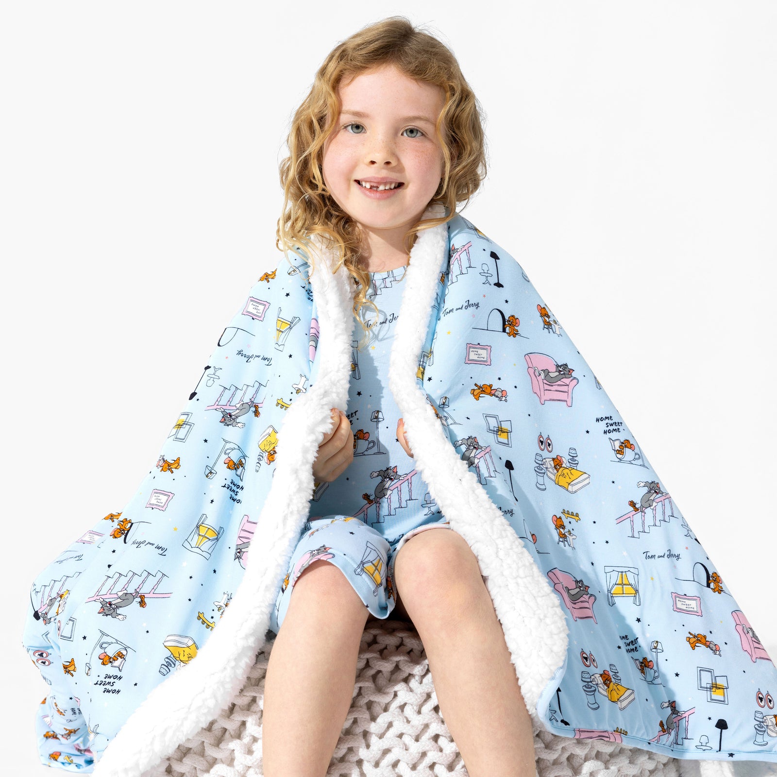 Tom & Jerry: Home Sweet Home Bamboo Sherpa Blanket